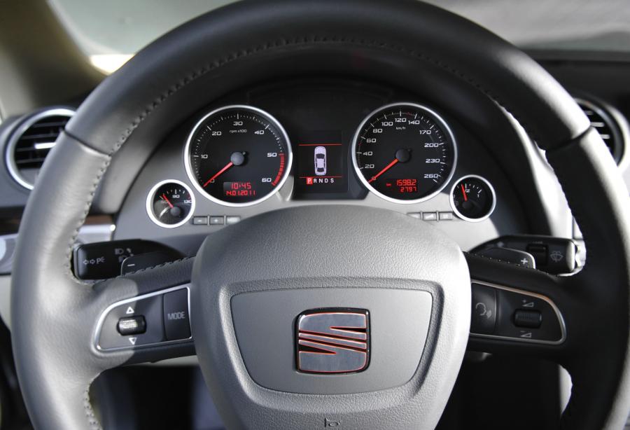  Seat Exeo 2.0 TDI with CVT Multitronic 2011 года  (фото 11 из 21)